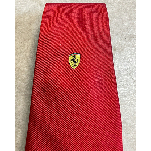フェラーリ　Ferrari ネクタイ【美品】【本場イタリア購入品】赤　RED
