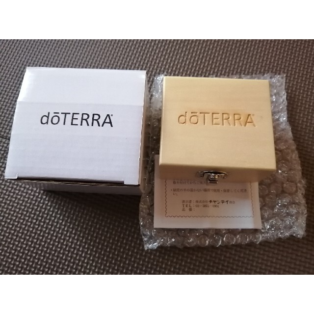 【最終価格】doTERRA　木箱　ケース　おまけ付き コスメ/美容のリラクゼーション(アロマグッズ)の商品写真