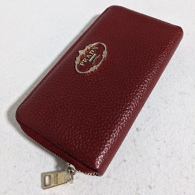 ファッション長財布　ラウンドファスナー　レザー赤 レディースのファッション小物(財布)の商品写真