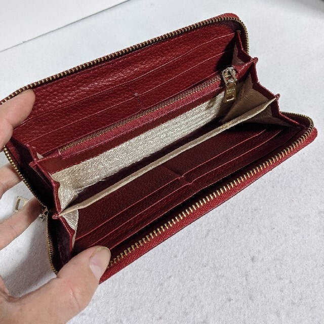 ファッション長財布　ラウンドファスナー　レザー赤 レディースのファッション小物(財布)の商品写真
