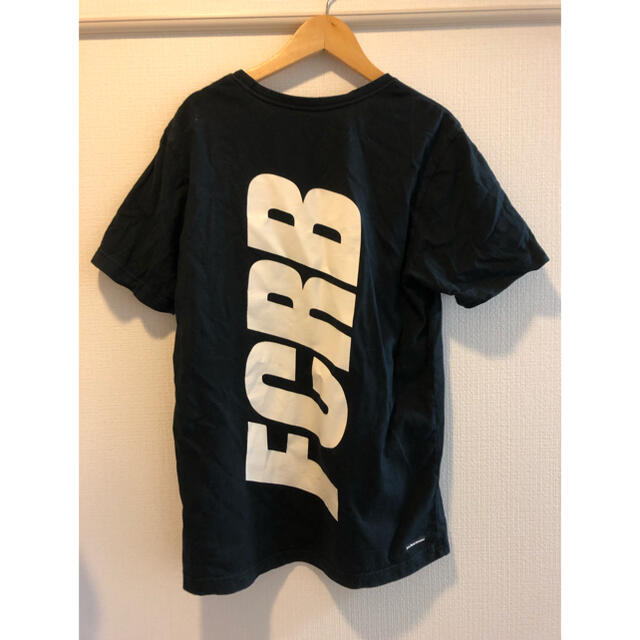F.C.R.B.(エフシーアールビー)のFCRB NIKE ビッグスウッシュ　Tシャツ　Lサイズ メンズのトップス(Tシャツ/カットソー(半袖/袖なし))の商品写真