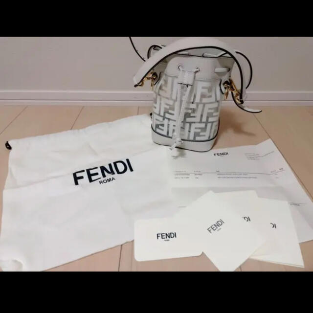 FENDI(フェンディ)のFENDI モントレゾール ホワイトクリア レディースのバッグ(ショルダーバッグ)の商品写真