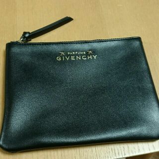 ジバンシィ(GIVENCHY)の【新品未使用】ジバンシー 黒ポーチ(ポーチ)