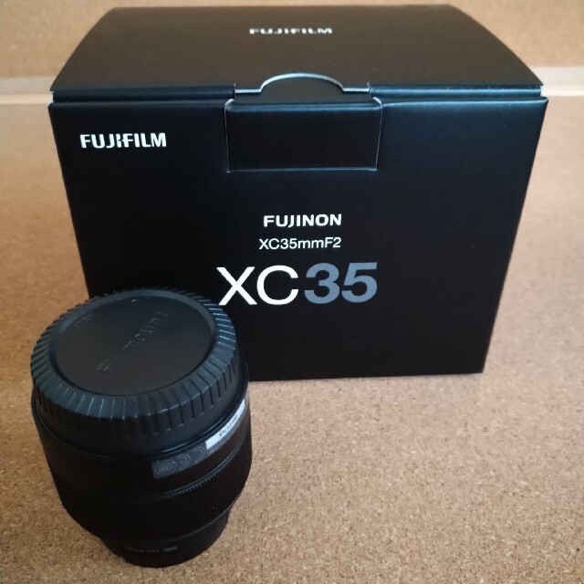 富士フイルム(フジフイルム)のFUJINON XC35mm F2 スマホ/家電/カメラのカメラ(レンズ(単焦点))の商品写真