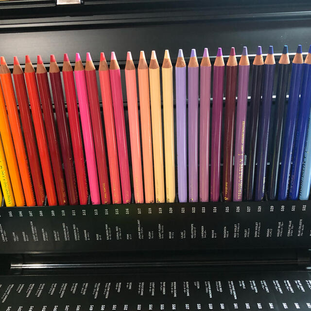 エンタメ/ホビーuni色鉛筆72色、美品！お買い得品。