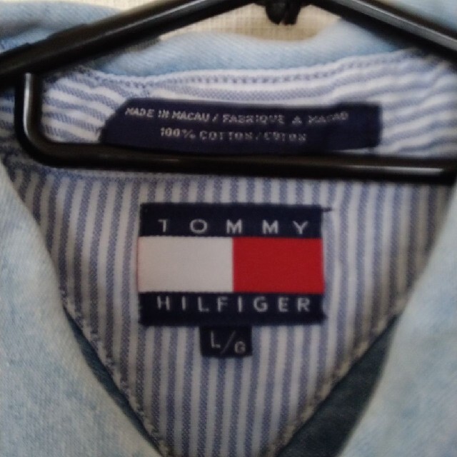 TOMMY HILFIGER(トミーヒルフィガー)のトミーヒルフィガー　デニムシャツ メンズのトップス(シャツ)の商品写真