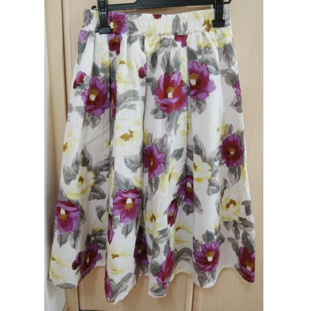 しまむら(シマムラ)のしまむら　花柄フレアスカート レディースのスカート(ひざ丈スカート)の商品写真