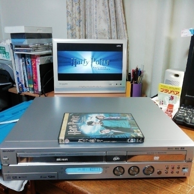 SHARP(シャープ)のSHARP HDD/DVD/VHSレコーダー【DV-HRW50】 スマホ/家電/カメラのテレビ/映像機器(DVDレコーダー)の商品写真