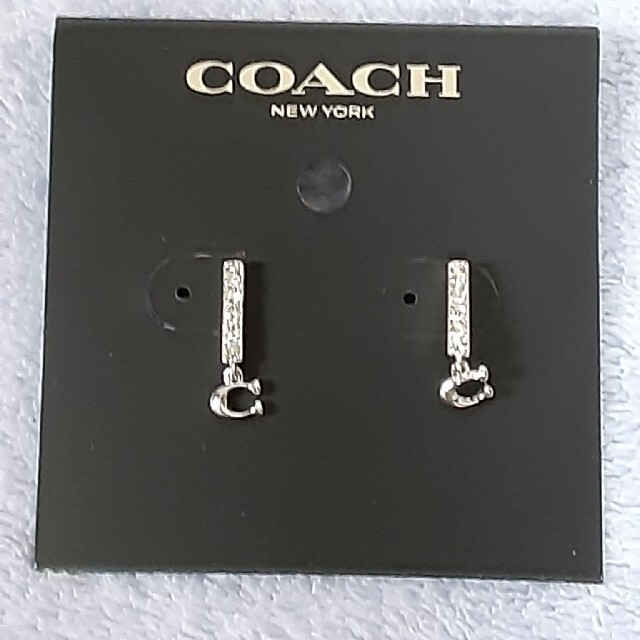 COACH(コーチ)のCOACHシグネチャーパヴェバースタットピアス・シルバー レディースのアクセサリー(ピアス)の商品写真