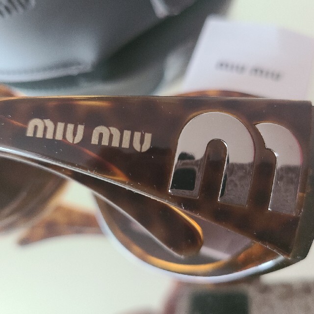 miumiu(ミュウミュウ)のmiumiu ミュウミュウ　サングラス レディースのファッション小物(サングラス/メガネ)の商品写真