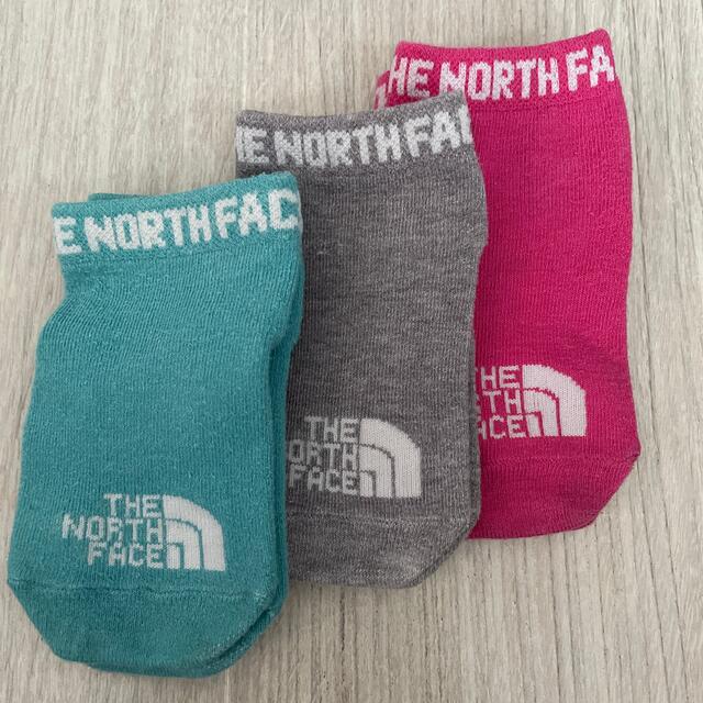 THE NORTH FACE(ザノースフェイス)のTHE NORTH FACE ベビーソックス　3足SET キッズ/ベビー/マタニティのこども用ファッション小物(靴下/タイツ)の商品写真