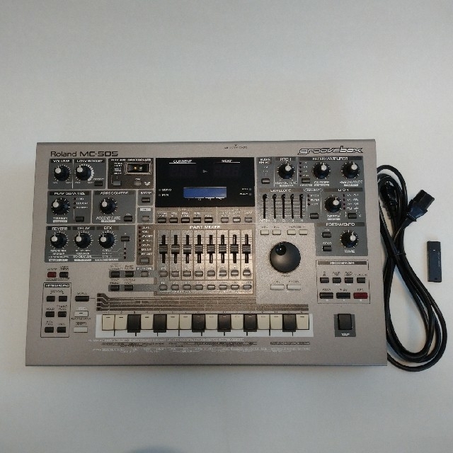 ROLAND MC-505 Groovebox 【返品不可】 51.0%OFF gredevel.fr-メルカリ