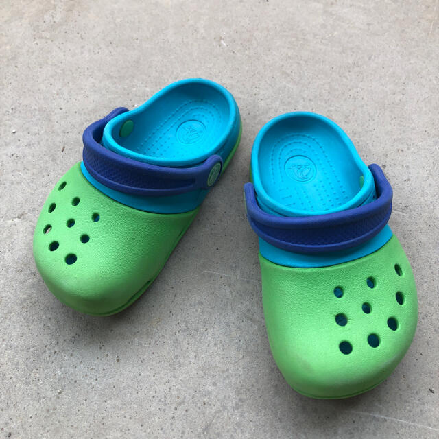 crocs(クロックス)のクロックス 15cm サンダル 8サイズ キッズ/ベビー/マタニティのキッズ靴/シューズ(15cm~)(サンダル)の商品写真