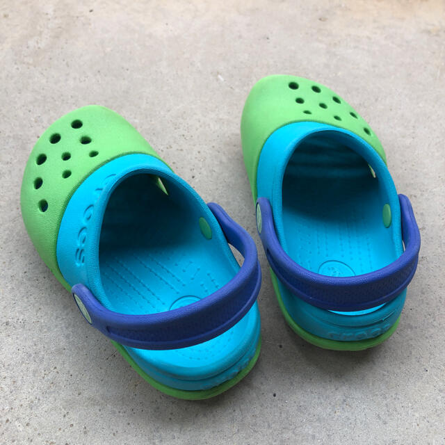 crocs(クロックス)のクロックス 15cm サンダル 8サイズ キッズ/ベビー/マタニティのキッズ靴/シューズ(15cm~)(サンダル)の商品写真