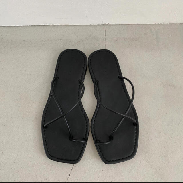 TODAYFUL(トゥデイフル)のwillfully thumb cross flat sandal レディースの靴/シューズ(サンダル)の商品写真