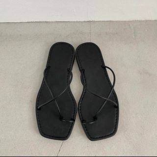 トゥデイフル(TODAYFUL)のwillfully thumb cross flat sandal(サンダル)