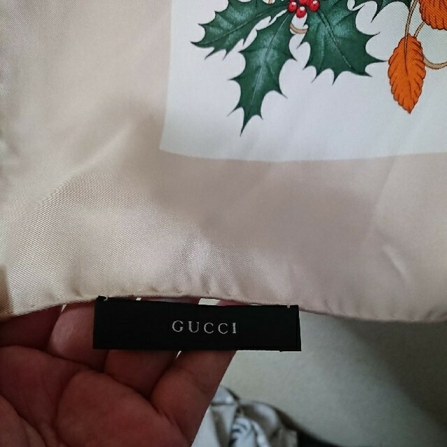 Gucci(グッチ)の専用です‼️ 🌹🌹GUCCI スカーフ90×90 レディースのファッション小物(バンダナ/スカーフ)の商品写真