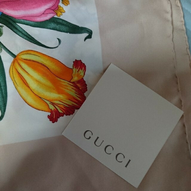 Gucci(グッチ)の専用です‼️ 🌹🌹GUCCI スカーフ90×90 レディースのファッション小物(バンダナ/スカーフ)の商品写真