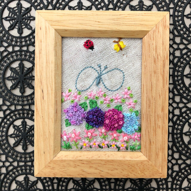 mina perhonen(ミナペルホネン)のミナペルホネン　ハンドメイド　刺繍　壁掛け ハンドメイドのインテリア/家具(アート/写真)の商品写真