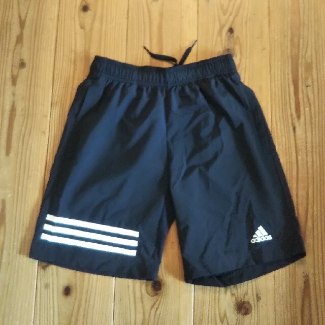 adidas(アディダス)のアディダス ハーフパンツ キッズ/ベビー/マタニティのキッズ服男の子用(90cm~)(パンツ/スパッツ)の商品写真