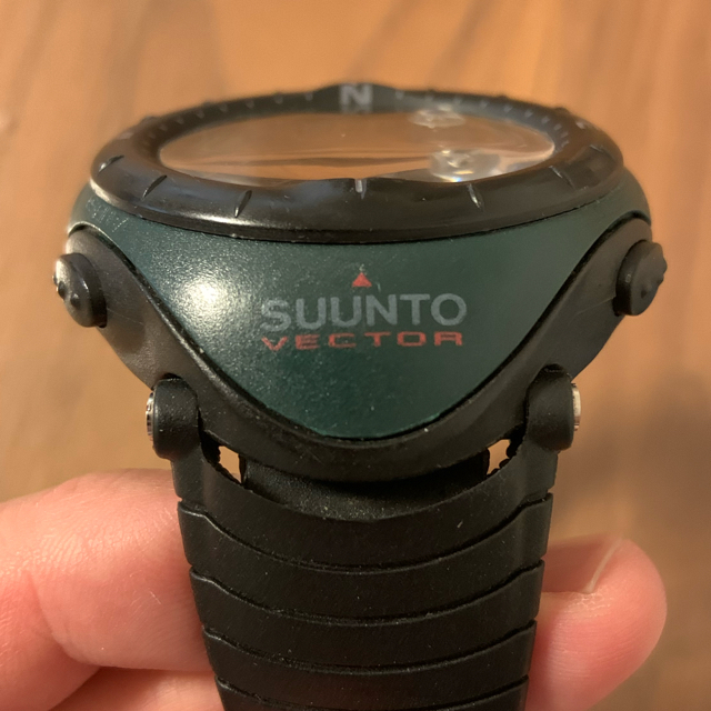 SUUNTO(スント)のSUUNTO[スント] Vector Green ベクター グリーン アウトドア メンズの時計(腕時計(デジタル))の商品写真