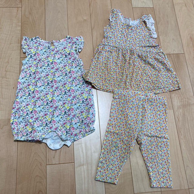 babyGAP(ベビーギャップ)のGAP♡小花柄セット キッズ/ベビー/マタニティのベビー服(~85cm)(ロンパース)の商品写真