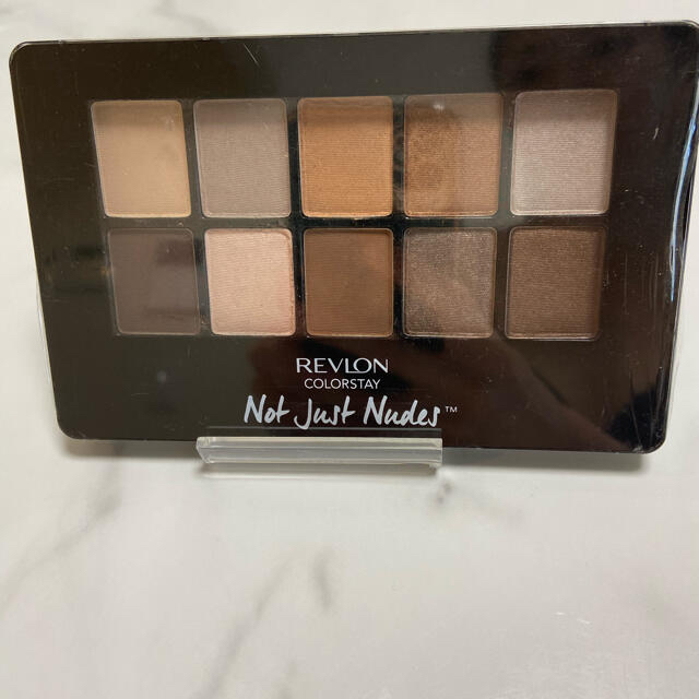 REVLON(レブロン)の新品✨レブロン　カラーステイ　ノットジャスト　ヌーズシャドウ　パレット01  コスメ/美容のベースメイク/化粧品(アイシャドウ)の商品写真