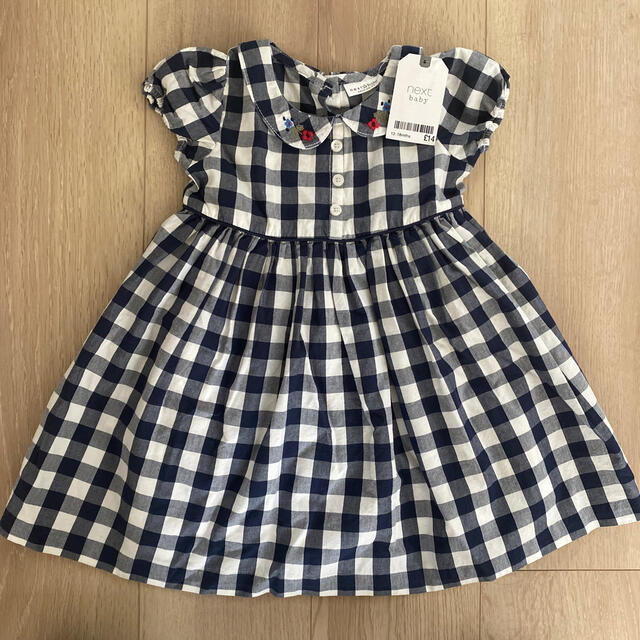 NEXT(ネクスト)の【新品】nextベビー　ギンガムチェックワンピース 12-18mths キッズ/ベビー/マタニティのベビー服(~85cm)(ワンピース)の商品写真