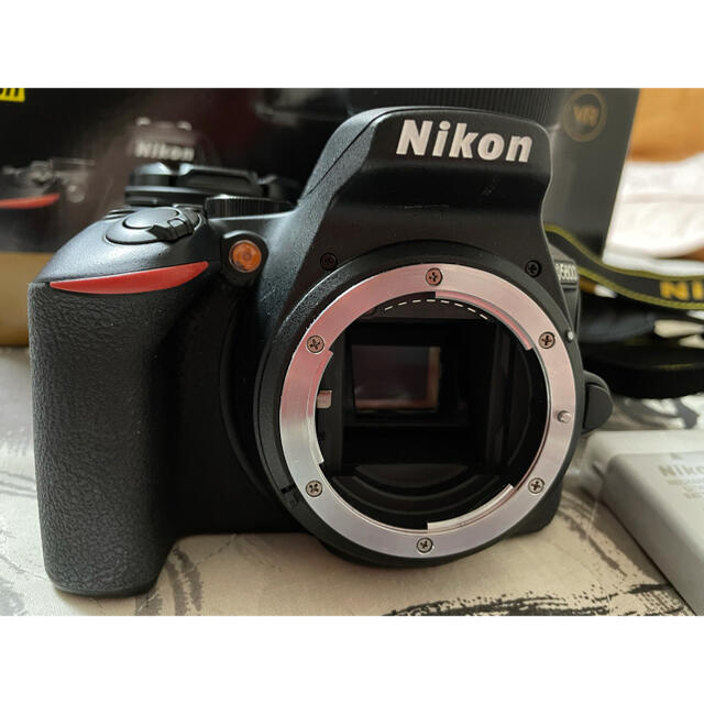 Nikon(ニコン)のNikon d5600 ダブルズームキット 美品 スマホ/家電/カメラのカメラ(デジタル一眼)の商品写真