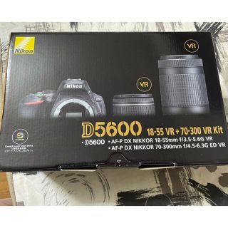 ニコン(Nikon)のNikon d5600 ダブルズームキット 美品(デジタル一眼)