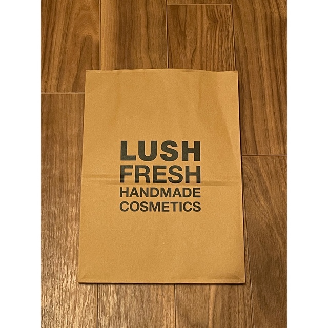 LUSH(ラッシュ)のLUSH ショップ袋 角ギスあり レディースのバッグ(ショップ袋)の商品写真