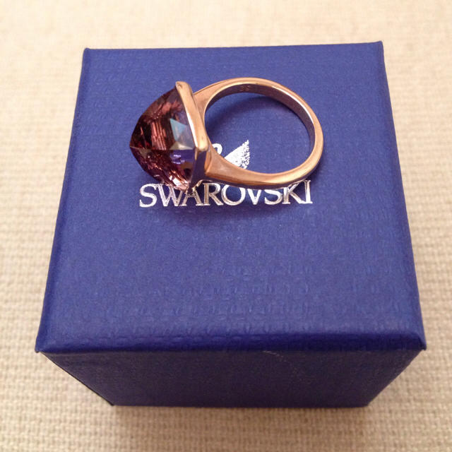 SWAROVSKI(スワロフスキー)のスワロフスキー パープルストーンリング レディースのアクセサリー(リング(指輪))の商品写真