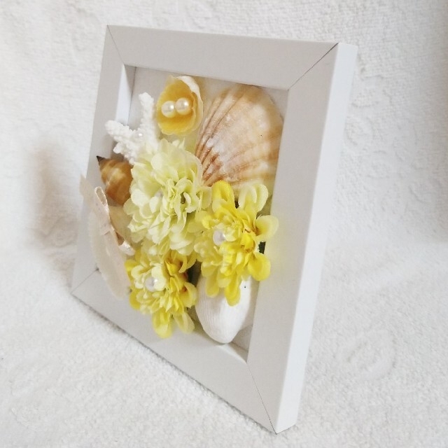 貝殻アートフレーム♡貝殻とお花のプチギフト♡ホワイト スクエア-イエロー- ハンドメイドのインテリア/家具(アート/写真)の商品写真