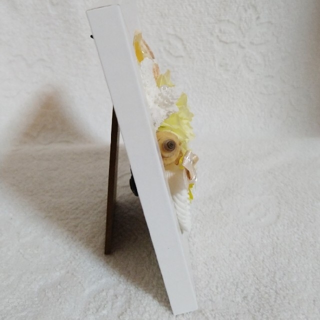 貝殻アートフレーム♡貝殻とお花のプチギフト♡ホワイト スクエア-イエロー- ハンドメイドのインテリア/家具(アート/写真)の商品写真