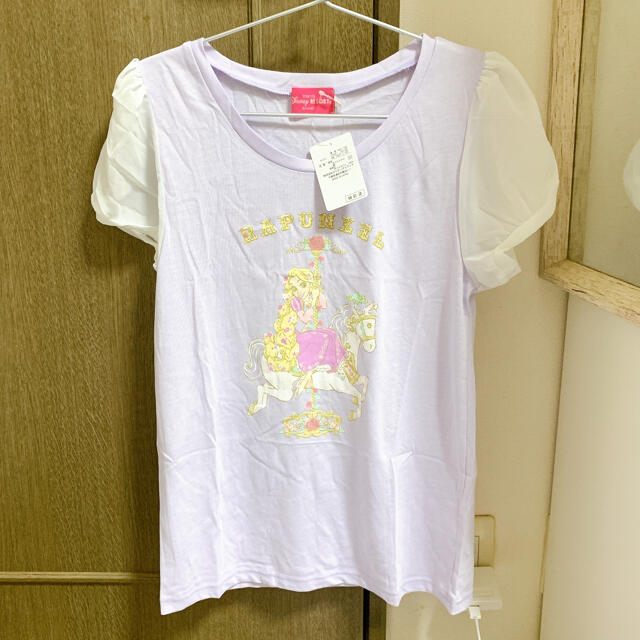 Disney(ディズニー)の【新品】ラプンツェル　Tシャツ　Mサイズ　ディズニーランド　パープル レディースのトップス(Tシャツ(半袖/袖なし))の商品写真