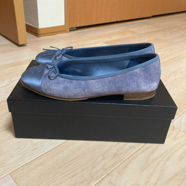 CHANEL(シャネル)のシャネル　バレリーナ　デニムブルー ゴートスキン/サテン 37  レディースの靴/シューズ(バレエシューズ)の商品写真