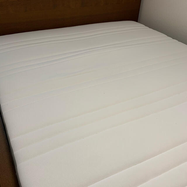 IKEA - 【期間限定 】IKEA クイーンサイズベッド マット付きの IKEA - 【期間限定 】IKEA クイーンサイズベッド マット付きの