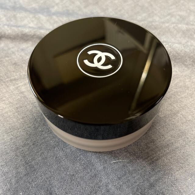 CHANEL(シャネル)のCHANEL シャネル ルースパウダーファンデーション ミニ カブキブラシ付) コスメ/美容のベースメイク/化粧品(フェイスパウダー)の商品写真