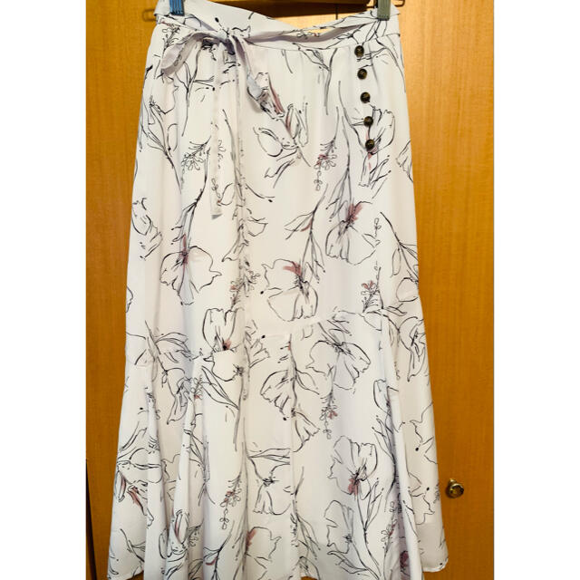 Apuweiser-riche(アプワイザーリッシェ)のアプワイザーリッシェ　フラワー切替フレアスカート　淡いピンク レディースのスカート(ひざ丈スカート)の商品写真