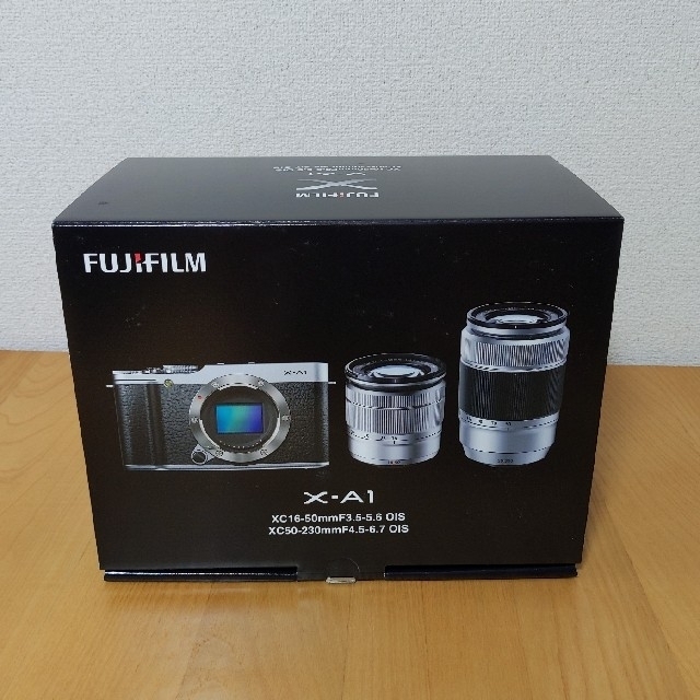 富士フイルム(フジフイルム)のFujifilm X-A1 ダブルズームレンズキット スマホ/家電/カメラのカメラ(ミラーレス一眼)の商品写真