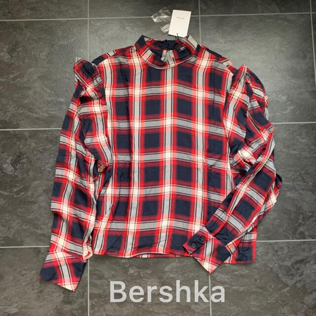 Bershka(ベルシュカ)のa様専用♡Bershka♡チェックブラウス&くすみブルーTシャツ レディースのトップス(シャツ/ブラウス(長袖/七分))の商品写真