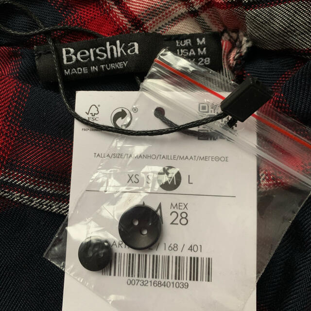 Bershka(ベルシュカ)のa様専用♡Bershka♡チェックブラウス&くすみブルーTシャツ レディースのトップス(シャツ/ブラウス(長袖/七分))の商品写真