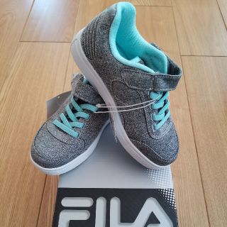 フィラ(FILA)の【新品未使用】キッズ　スニーカー　17センチ　グレー(スニーカー)