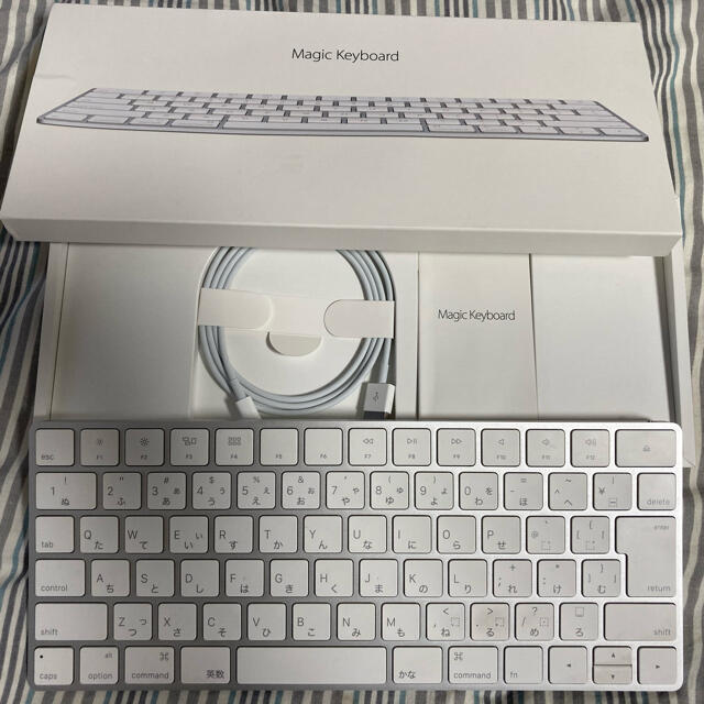 Apple(アップル)のAPPLE MAGIC KEYBOARD A1644付属品あり スマホ/家電/カメラのPC/タブレット(PC周辺機器)の商品写真