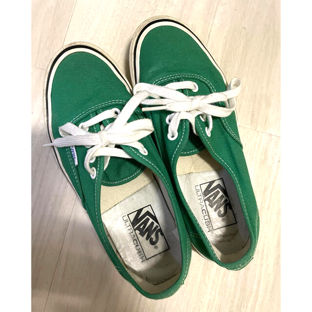 VANS(ヴァンズ)のvans オーセンティック グリーン　23.5 レディースの靴/シューズ(スニーカー)の商品写真