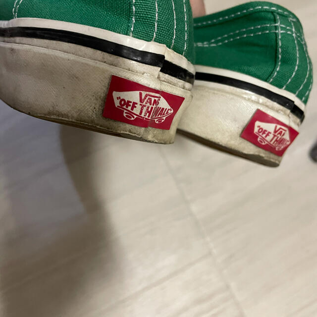 VANS(ヴァンズ)のvans オーセンティック グリーン　23.5 レディースの靴/シューズ(スニーカー)の商品写真