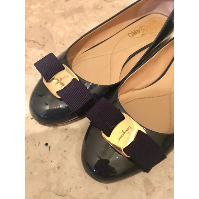 Salvatore Ferragamo(サルヴァトーレフェラガモ)のフェラガモ　フラットシューズ　35.5 レディースの靴/シューズ(バレエシューズ)の商品写真