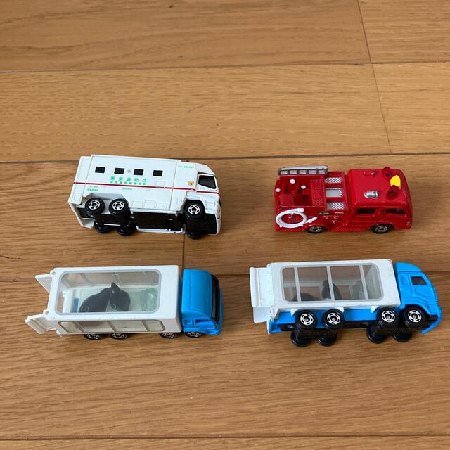 Takara Tomy(タカラトミー)のトミカ　ミニカーセット15台 エンタメ/ホビーのおもちゃ/ぬいぐるみ(ミニカー)の商品写真