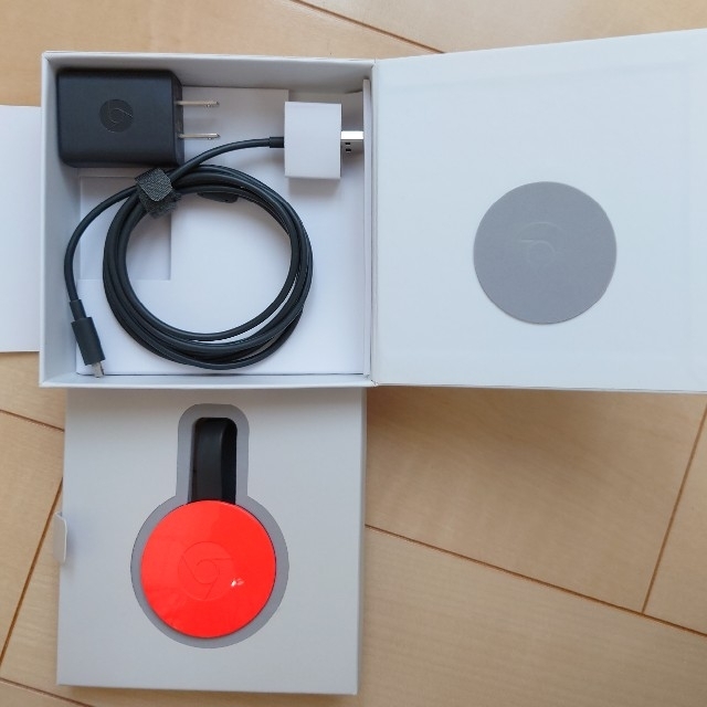 Google(グーグル)の専用☆Chromecast クロームキャスト 第2世代 coral コーラル スマホ/家電/カメラのテレビ/映像機器(その他)の商品写真