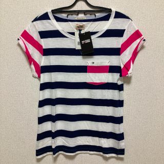 トミーヒルフィガー(TOMMY HILFIGER)の新品❣️トミーヒルフィガー　デザインTシャツ(シャツ/ブラウス(半袖/袖なし))